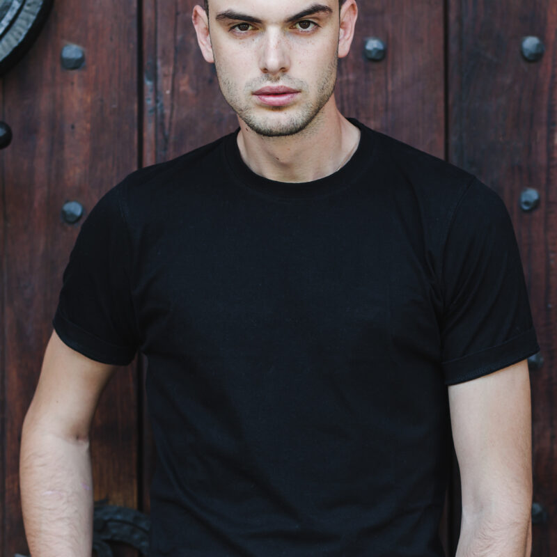 Simple Black T-Shirt – Unisex